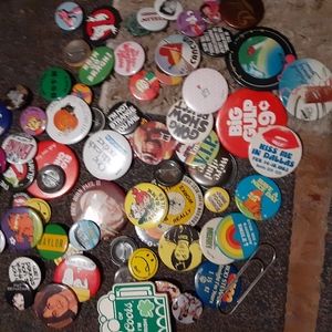 Tons of vintage buttons